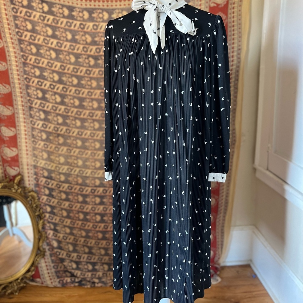 Vintage Black White pleated shift Dress Wednesday Adams Secretary tie neck